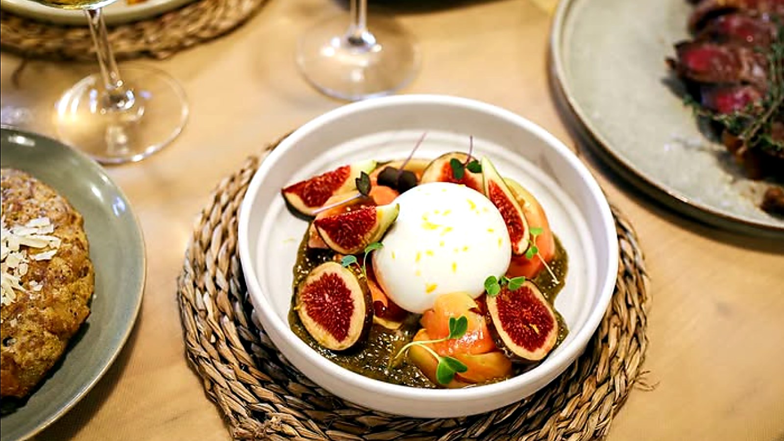 Taula amb burrata de temporada